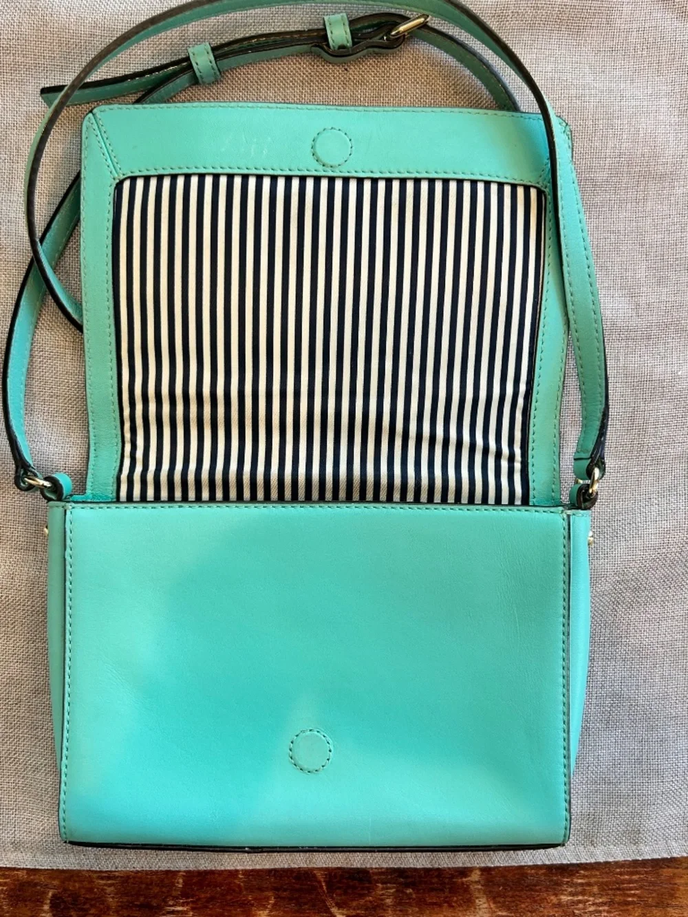 Eye Catching Kate Spade Crossbody Purse